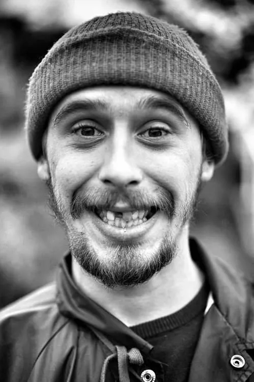 Harry Lintell interpretando a