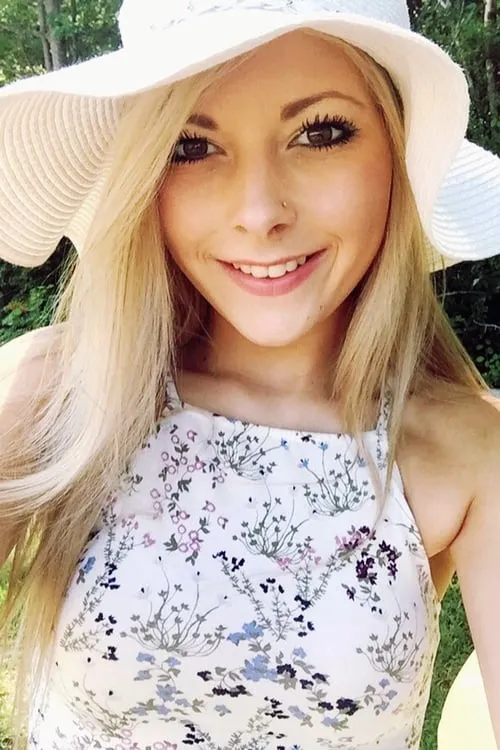 Natalia Janoszek ha trabajado con Hayley Amber Smith en 1 ocasiones