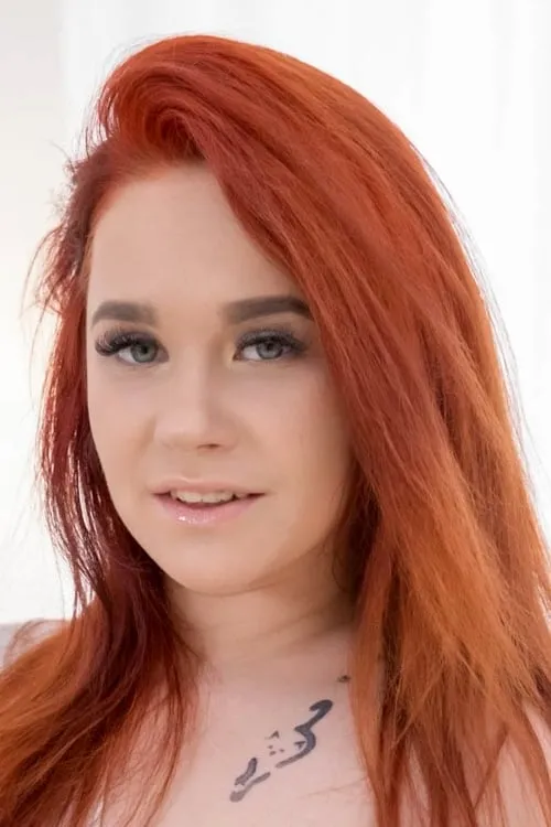 Heather Dew interpretando a 