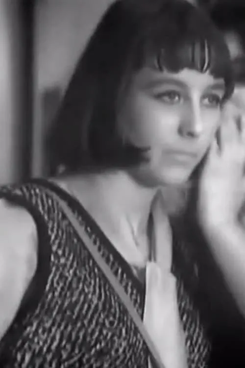 Heather Lyons interpretando a Celia Ashton