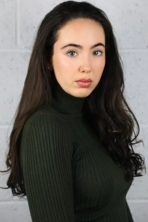 Heaven-Leigh Spence interpretando a Nikki