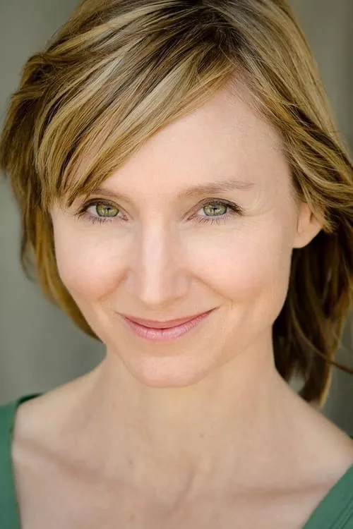 Heidi Fecht interpretando a Detective Staley