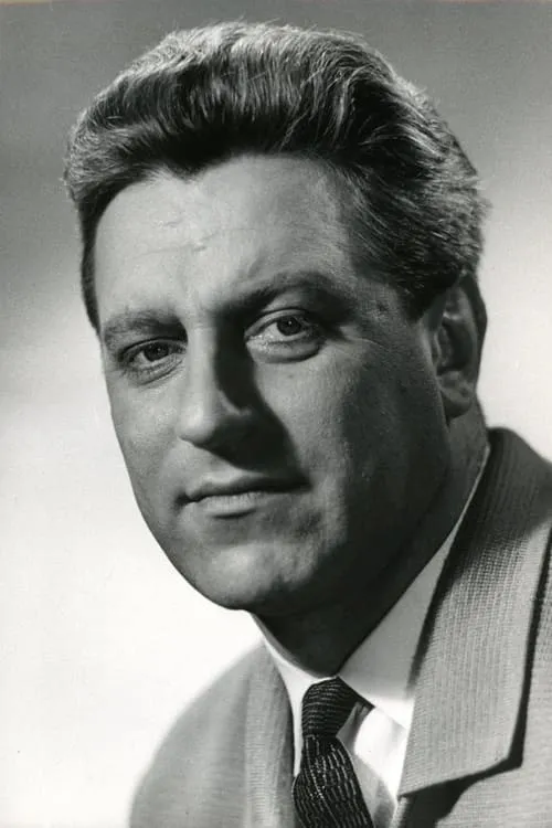 Heino Raudsik interpretando a