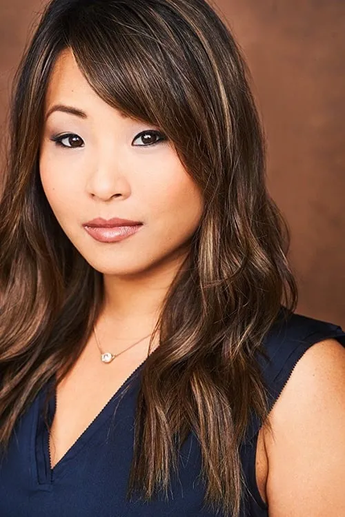 Helen Madelyn Kim interpretando a Mercedes