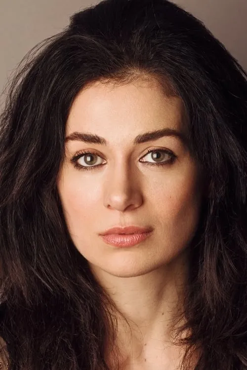 Helena Antonio interpretando a Raffaella