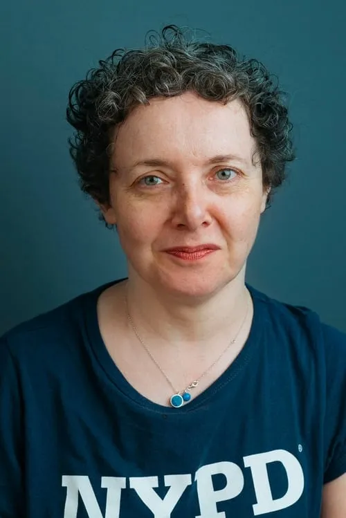 Helena Lymbery interpretando a 