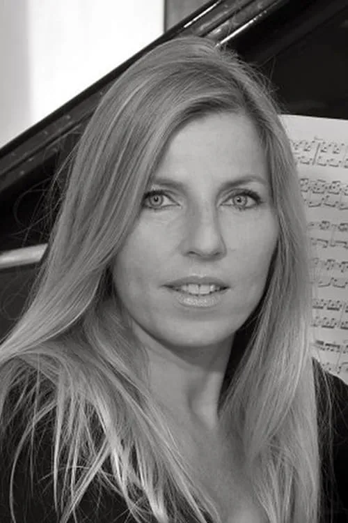 Helene Bergere interpretando a Vera