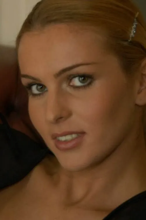 Henriett interpretando a