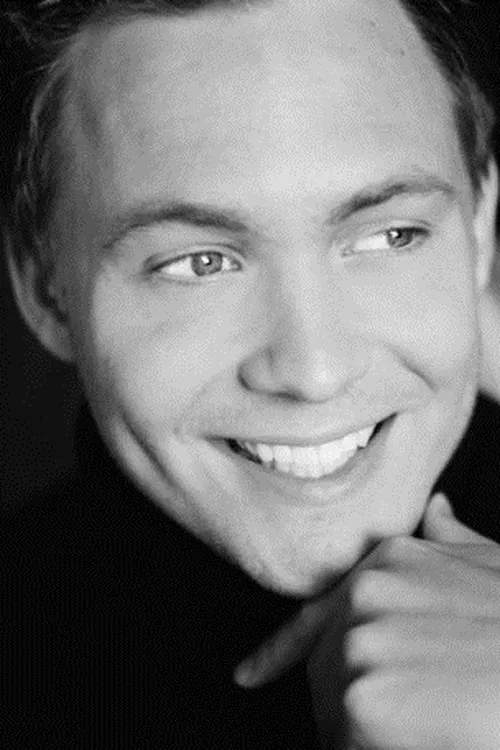 Roopashree Jeevaji ha trabajado con Henrik Larsson en 1 ocasiones