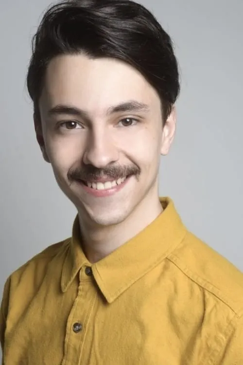 Henrique Larré interpretando a 