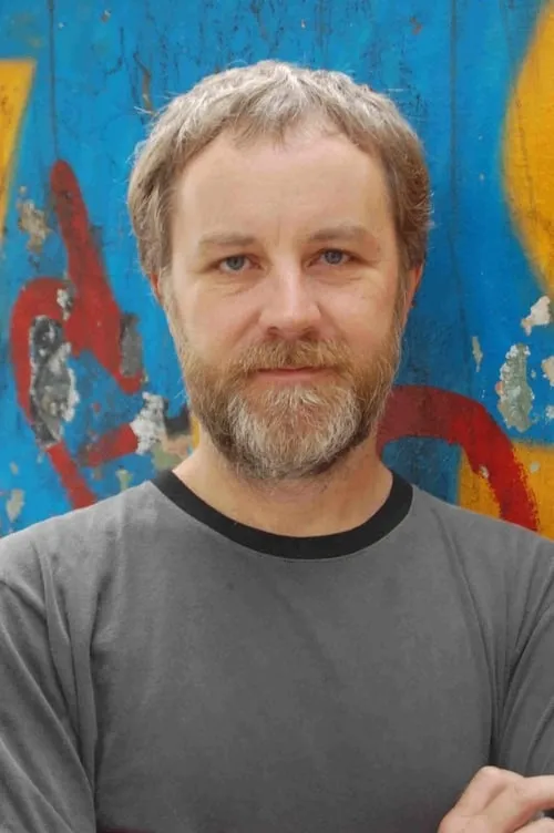 Henrique Schafer interpretando a