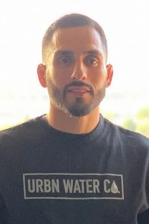 Henry Corrales interpretando a 