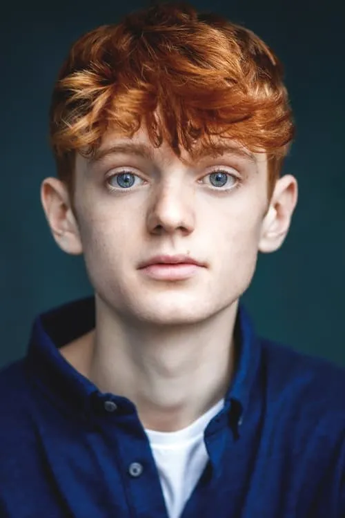 Henry Lawfull interpretando a Nikolas