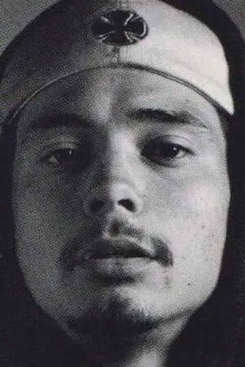 Henry Sanchez interpretando a