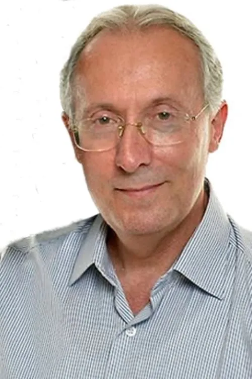 Henry Zammit Cordina interpretando a Father Francis