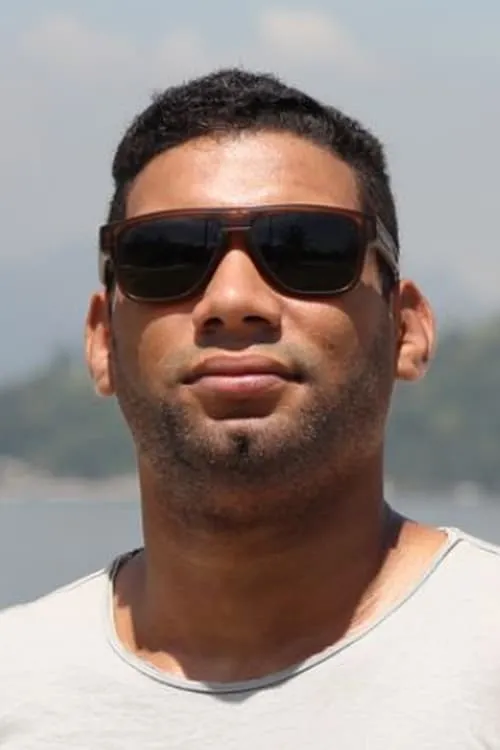 Herbert Burns interpretando a Self