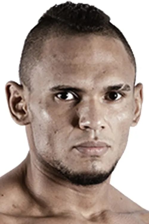 Herdeson Batista interpretando a Self