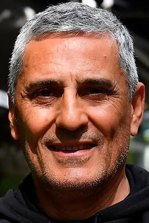 Hernán Díaz interpretando a Himself