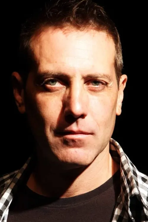 Hernán Márquez interpretando a Carlos