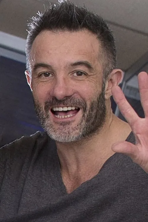 Hervé Bodilis interpretando a Cameo