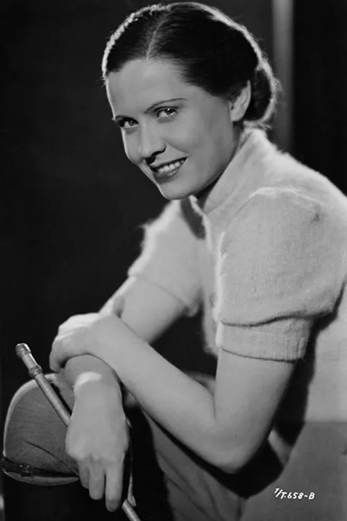 Hilde Jansen interpretando a Lena Klein