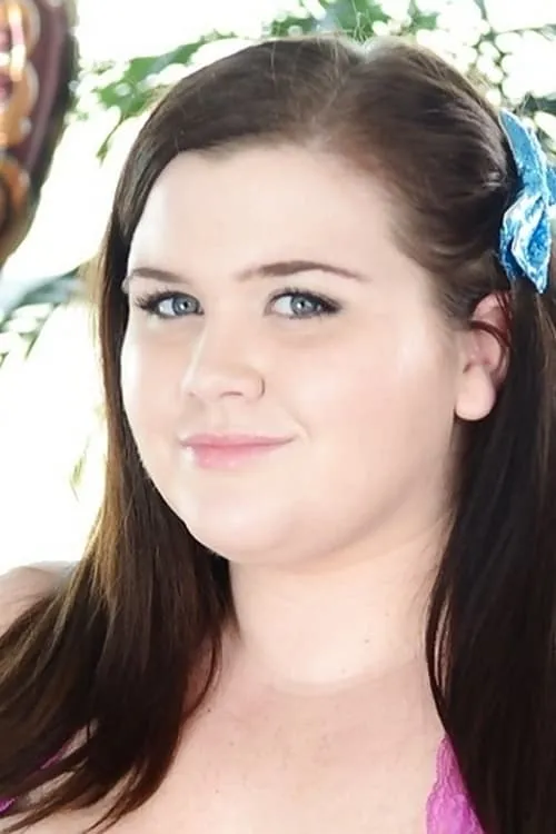 Holly Jayde interpretando a (archive footage)