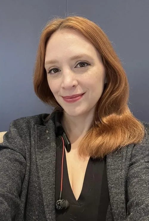 Carlos Flores Jr. ha trabajado con Holly Lazo en 1 ocasiones