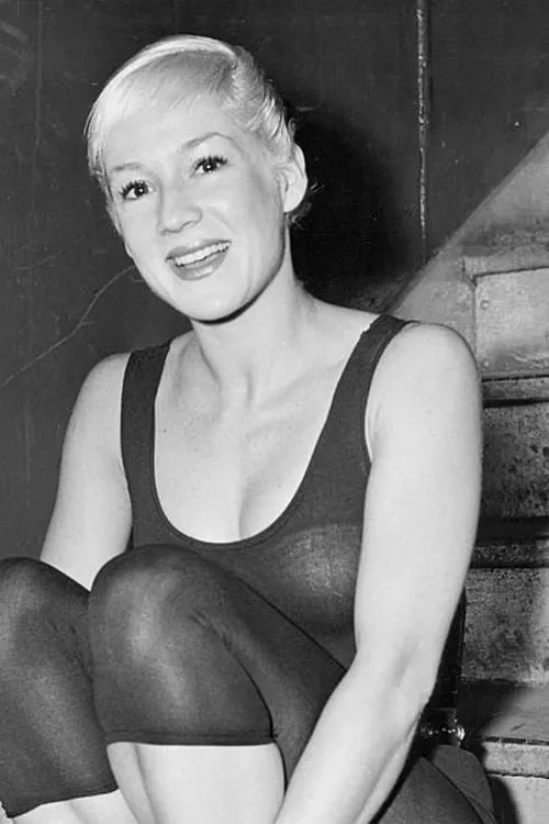 Hope Holiday interpretando a Self