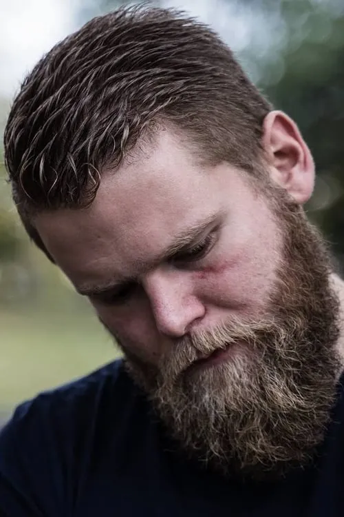 Hörður Már Bjarnason interpretando a Róni