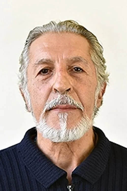 Houshang Ghovanloo interpretando a