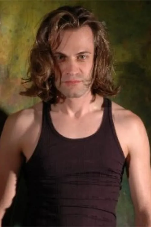 Hugo Fabert interpretando a