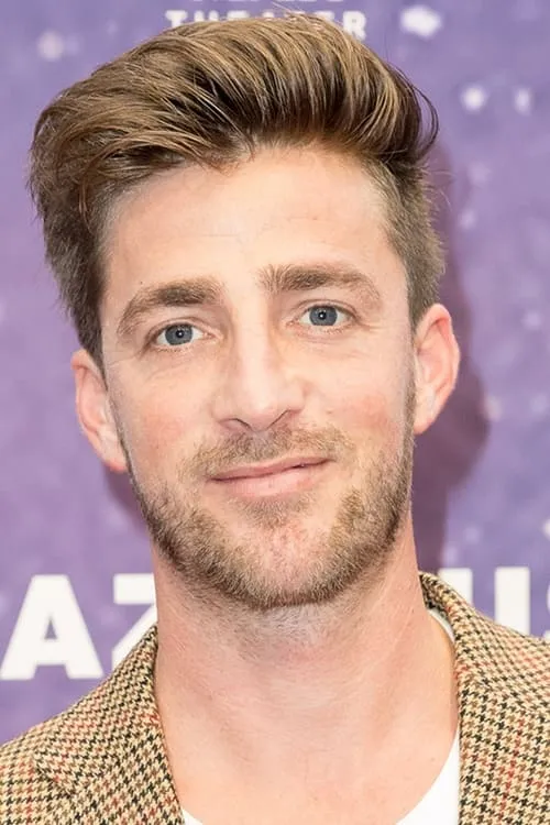 Hugo Kennis — personaje: Self - Host