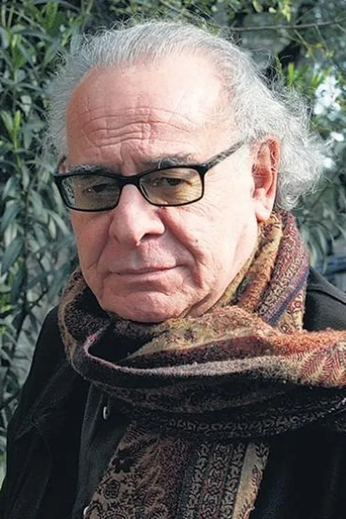 Hugo Santiago interpretando a archival