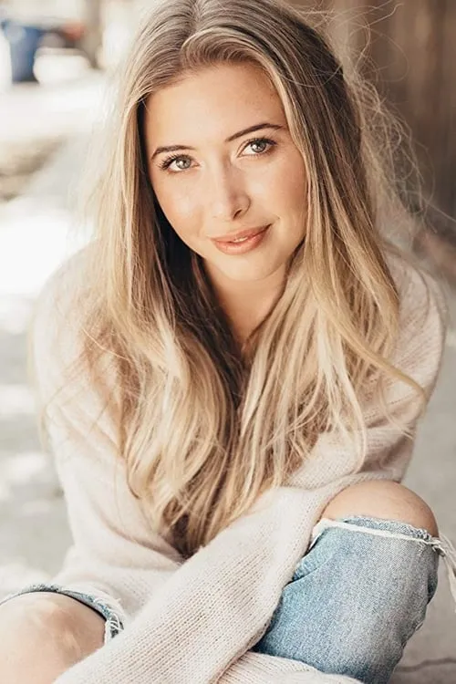 Hunter Daily interpretando a Leila Duffield