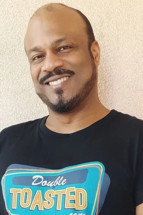 I. Elijah Baughman interpretando a Keffe D