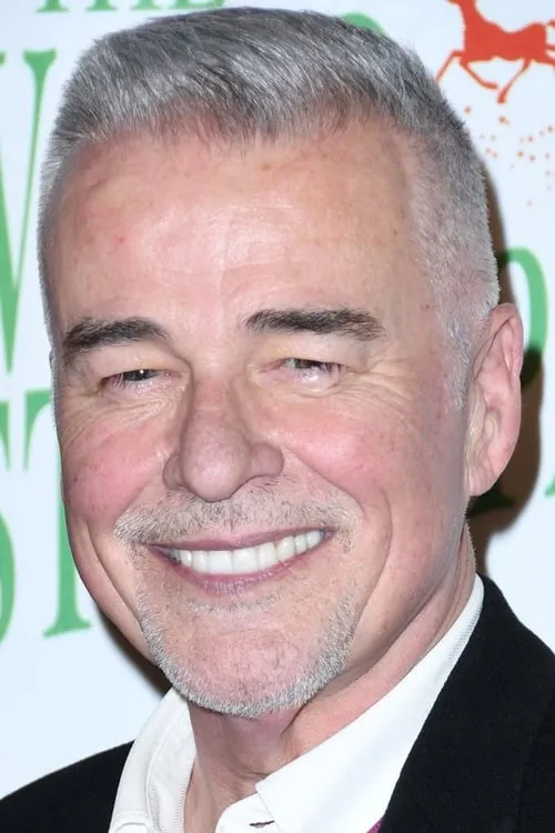 Ian Buchanan interpretando a George