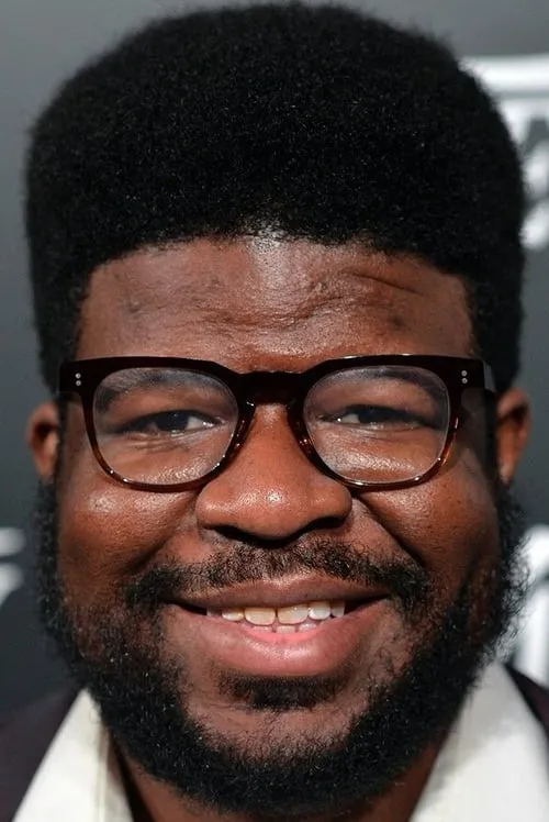 Ian Jones-Quartey interpretando a Rad (voice)