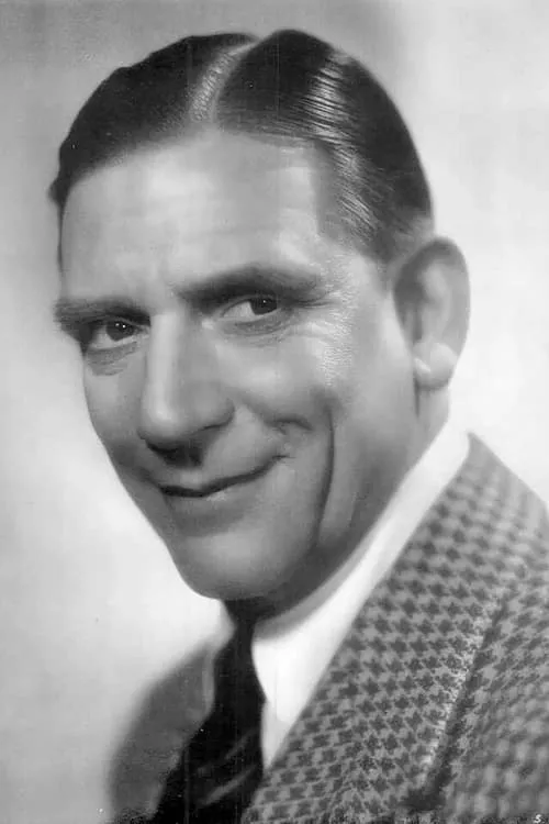 Ian McLean interpretando a Inspector