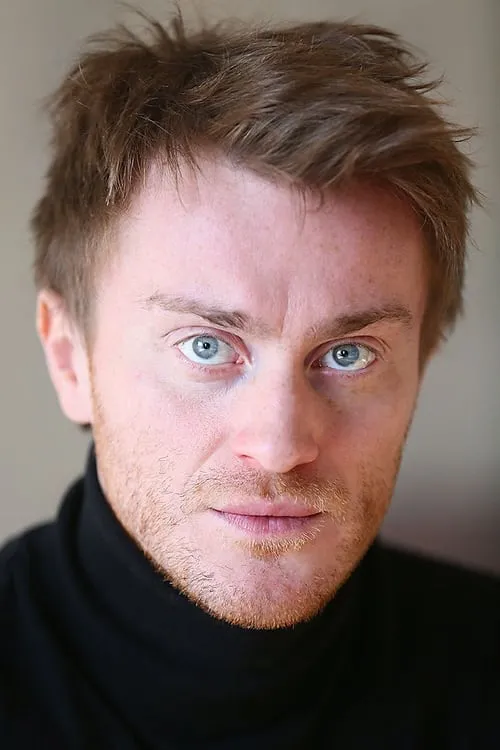 Igor Grabuzov interpretando a Valentin Trifonov