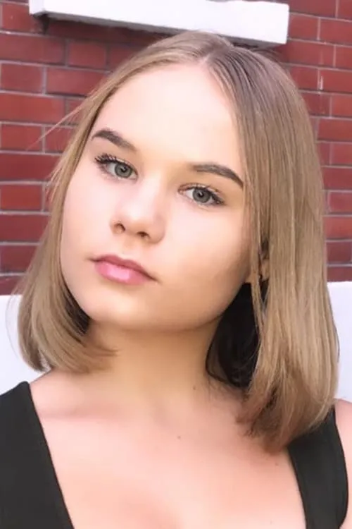 Ilanah Cami-Goursolas interpretando a Jess