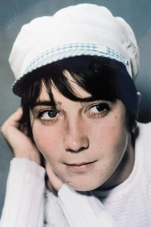 Ileana Popovici interpretando a miss Aura