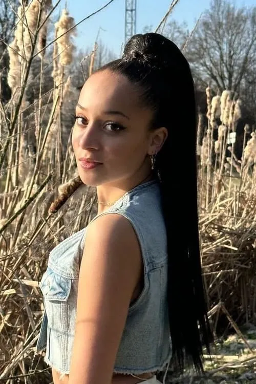 Imea Denooze interpretando a Zahra