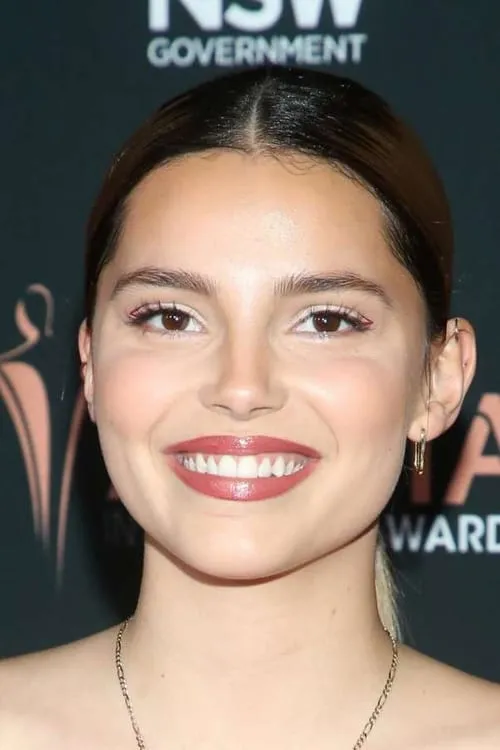 Inde Navarrette interpretando a Genesis