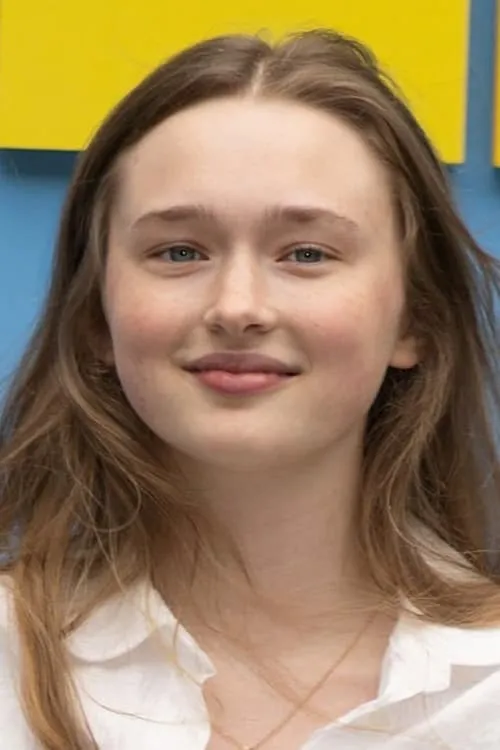 India Fowler interpretando a Sara Latimer