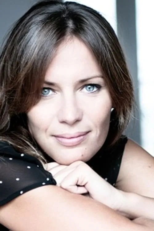 Ingrid Mareski interpretando a une cliente occidentale du restaurant « Chez Bart »