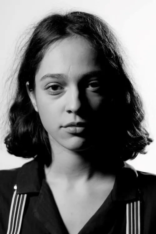 Ioana Ilinca Neacsu interpretando a Viki