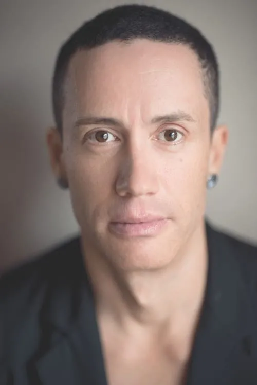 Darren Mitchell ha trabajado con Iota en 1 ocasiones