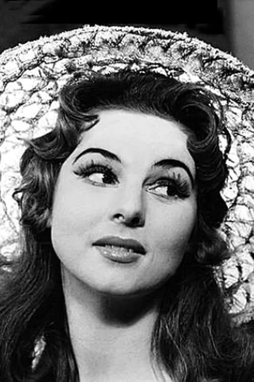 Irena Brodzińska interpretando a Manicurist in a barber shop, Majewski's neighbor