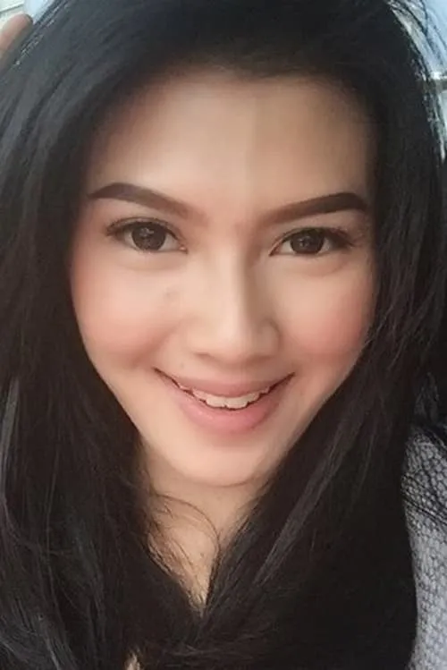 Irena Justine interpretando a Anna