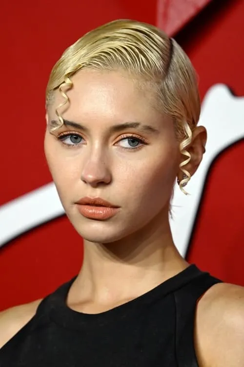 Imaan Hammam ha trabajado con Iris Law en 1 ocasiones